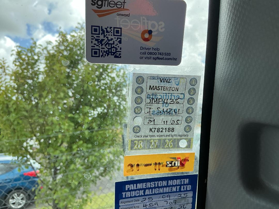 Photo '38' of Isuzu F Series FRR600 Gas Bottle Truck Photo '38' of Isuzu F Series FRR600 Gas Bottle Truck