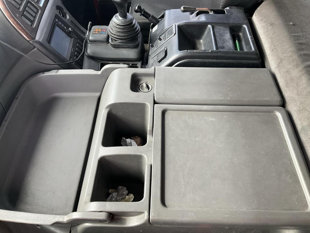 Photo '25' of Isuzu Giga CYJ530 Curtainsider Photo '25' of Isuzu Giga CYJ530 Curtainsider