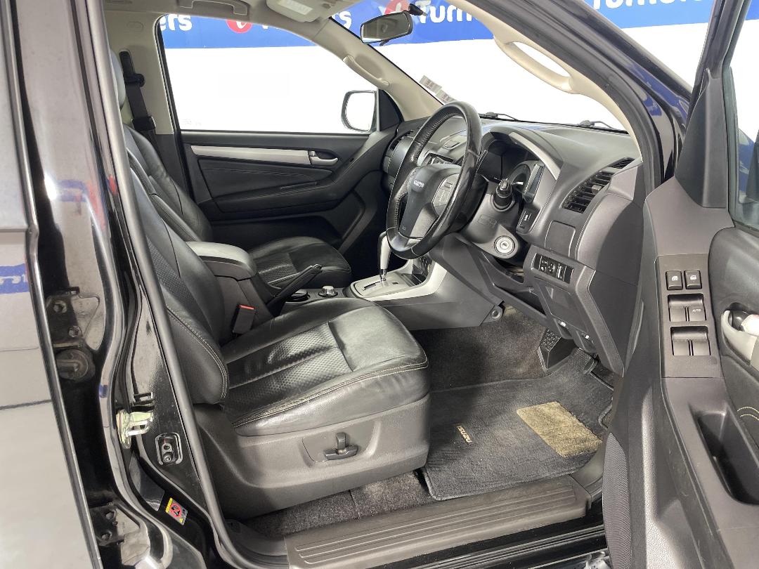 Photo '16' of Isuzu MU-X