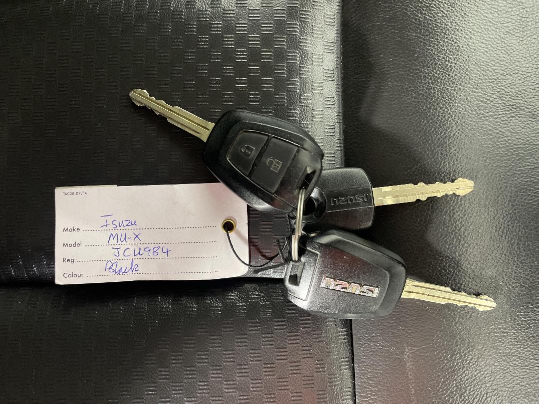 Photo '22' of Isuzu MU-X