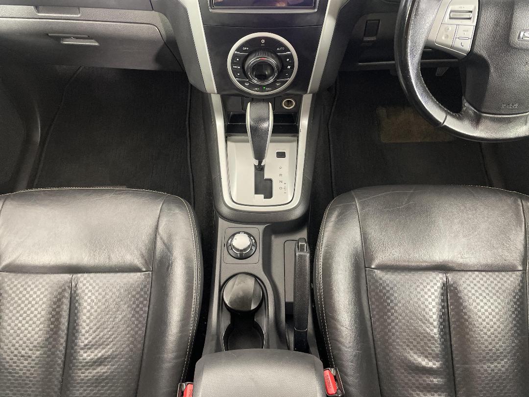 Photo '18' of Isuzu MU-X