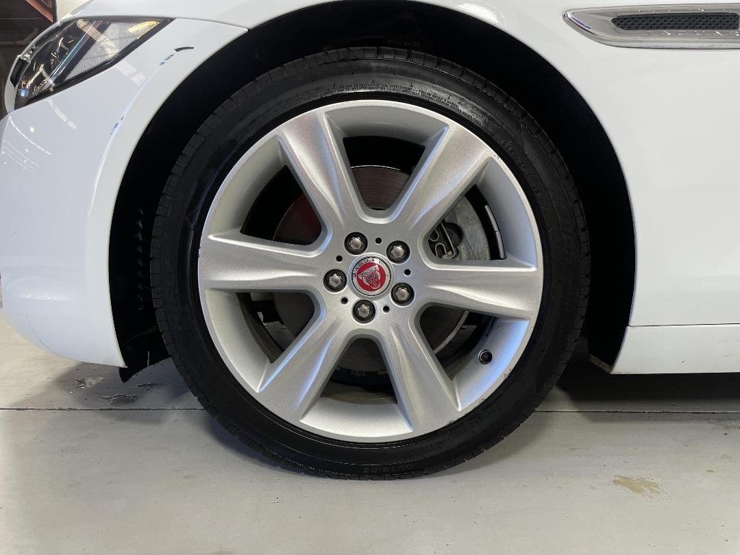 Photo '10' of Jaguar XE