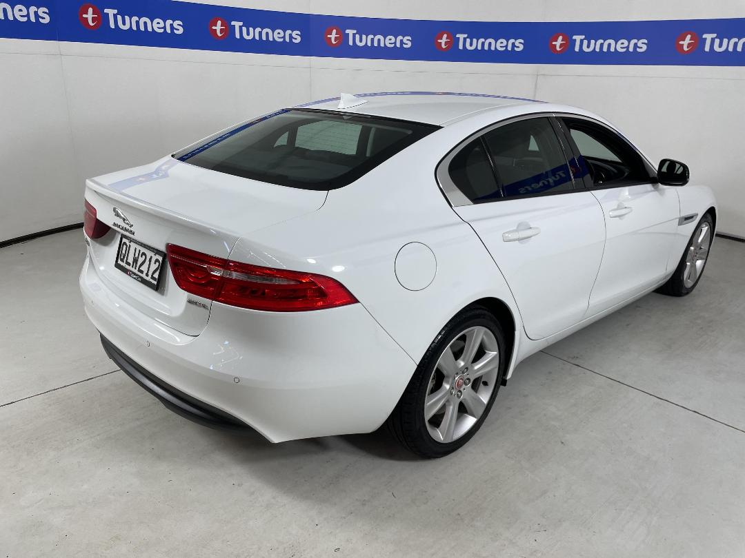 Photo '7' of Jaguar XE