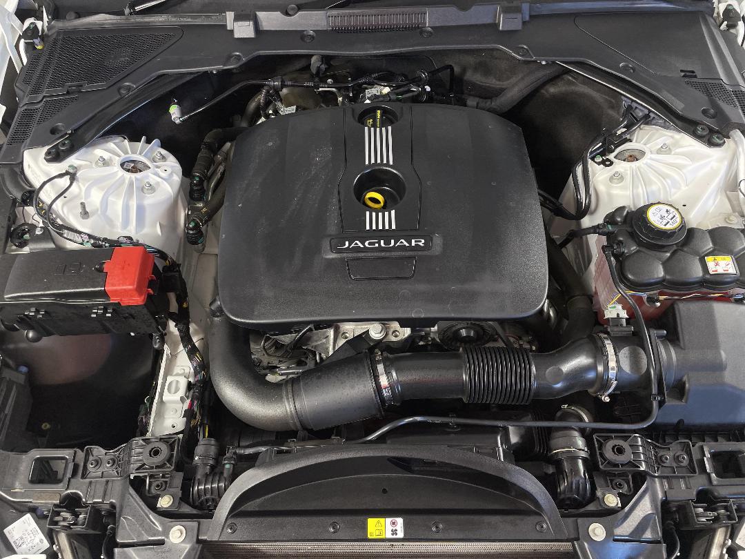 Photo '13' of Jaguar XE