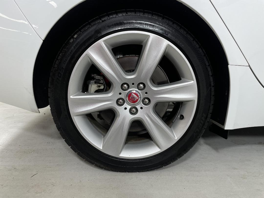 Photo '12' of Jaguar XE