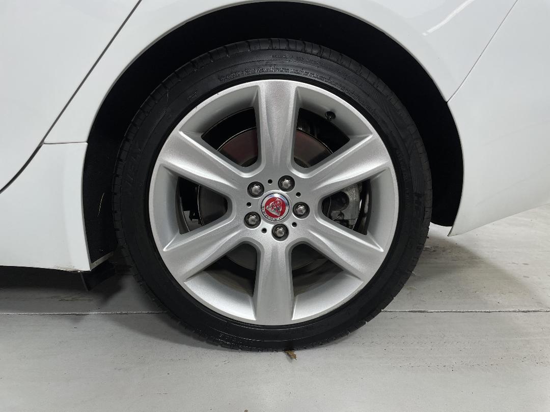 Photo '11' of Jaguar XE