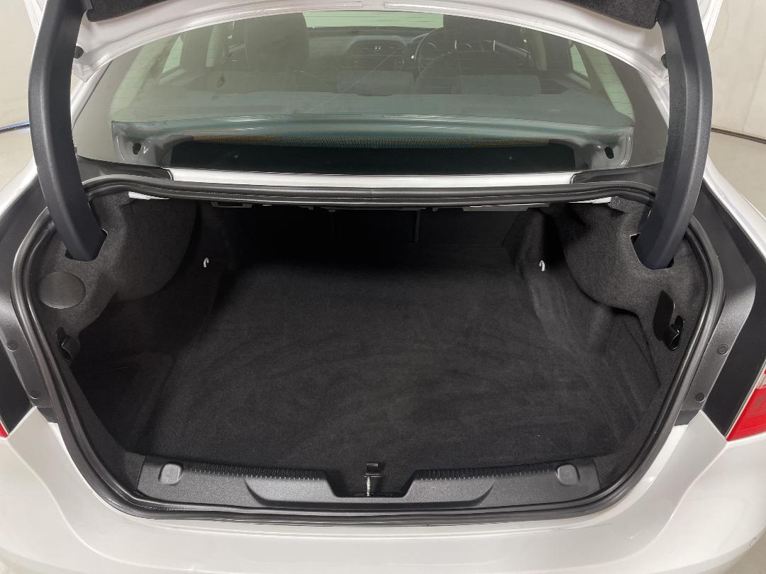 Photo '14' of Jaguar XE