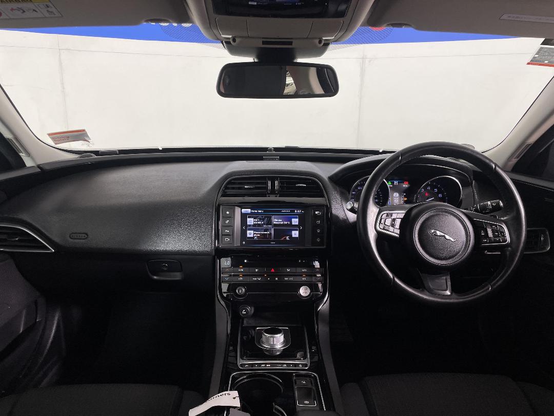 Photo '17' of Jaguar XE