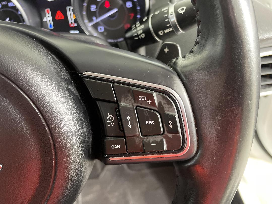 Photo '26' of Jaguar XE