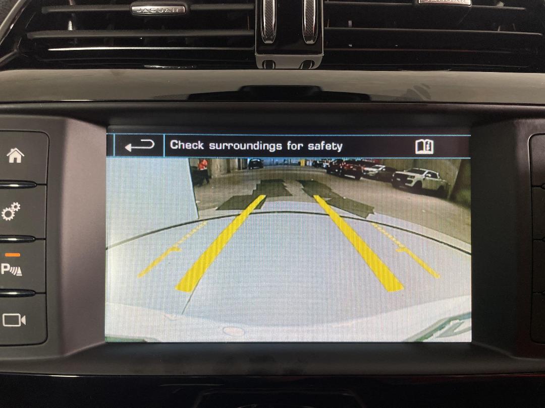 Photo '28' of Jaguar XE