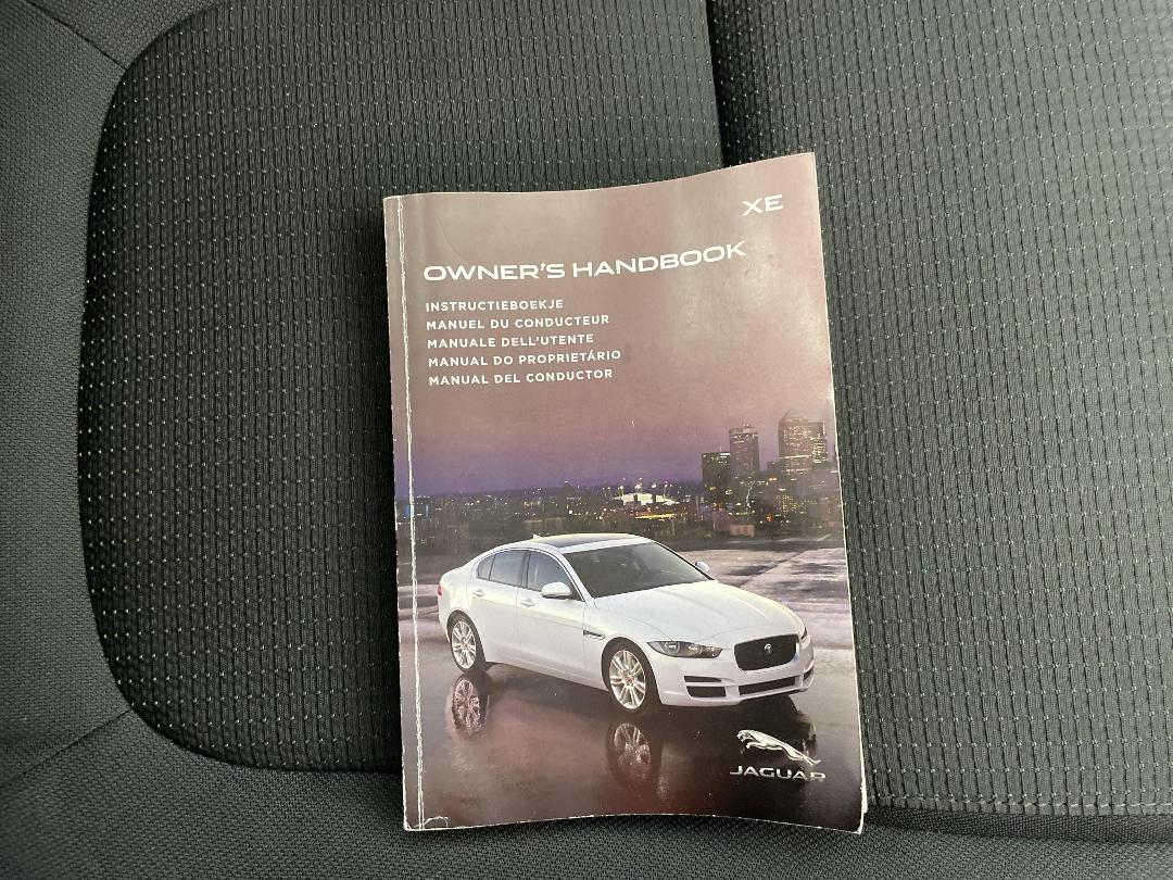 Photo '29' of Jaguar XE