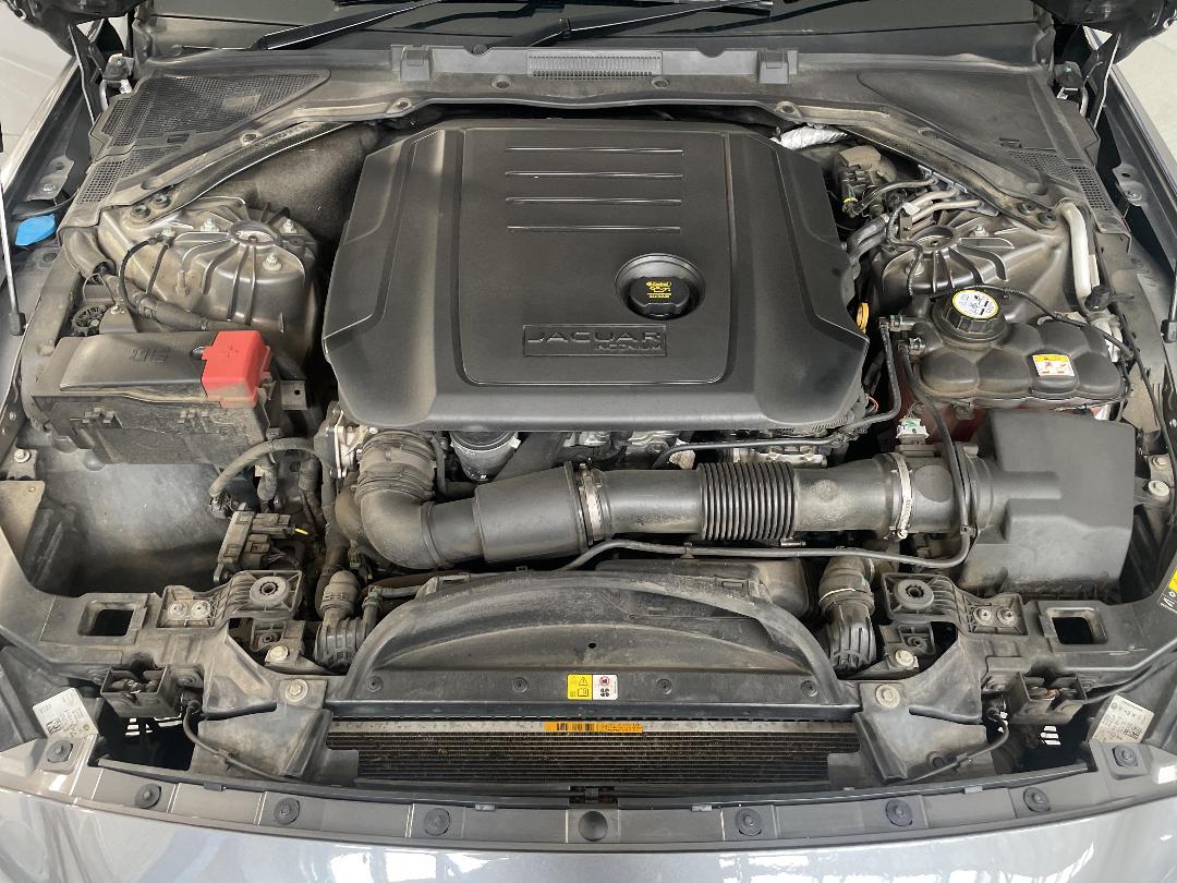 Photo '13' of Jaguar XE