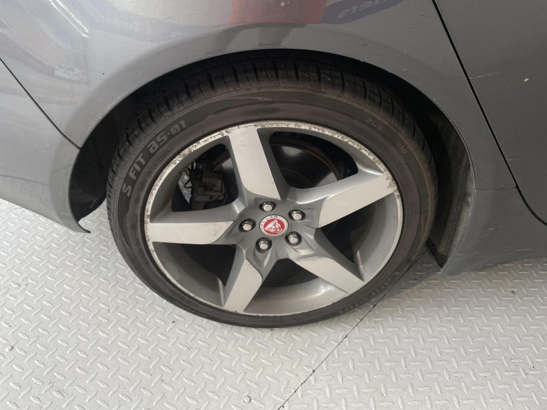 Photo '12' of Jaguar XE