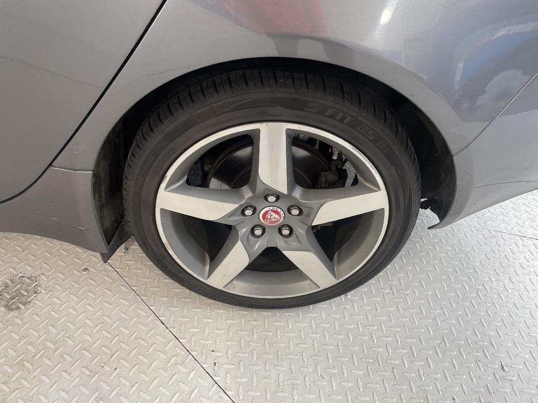 Photo '11' of Jaguar XE