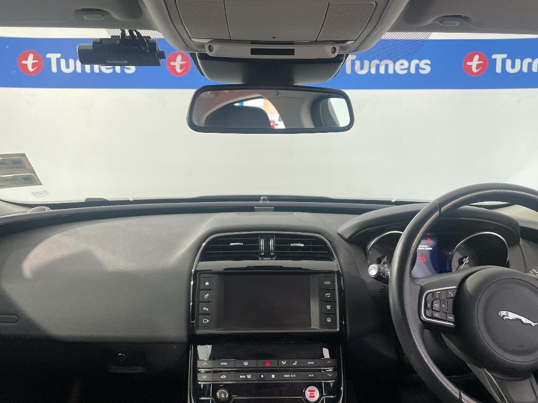 Photo '17' of Jaguar XE