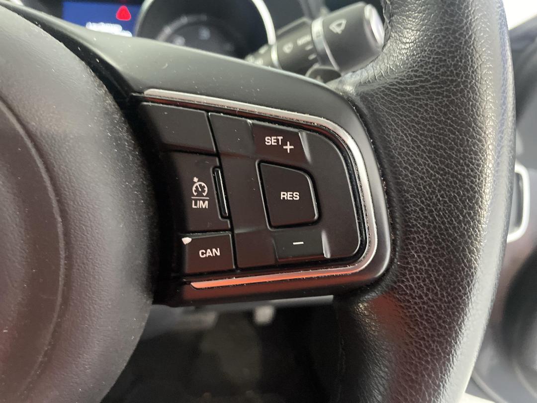 Photo '26' of Jaguar XE