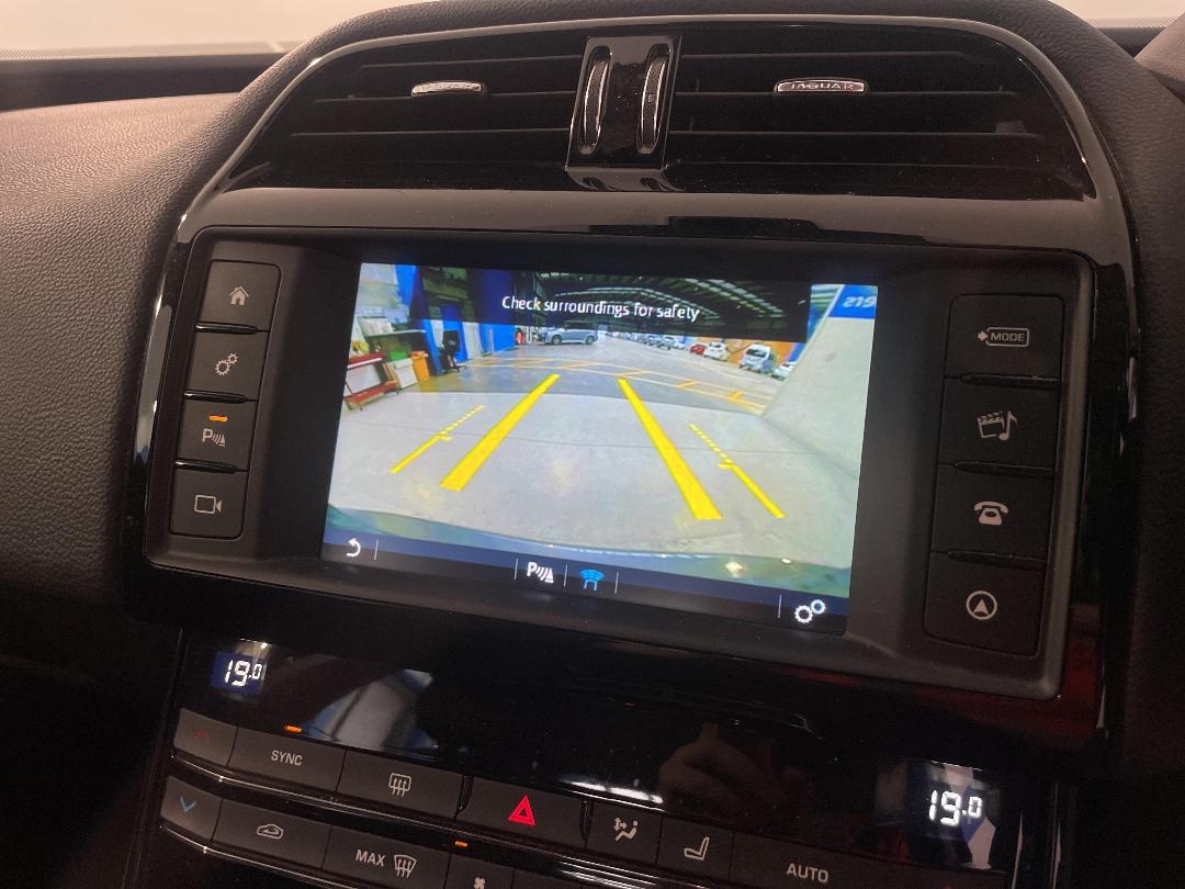 Photo '30' of Jaguar XE