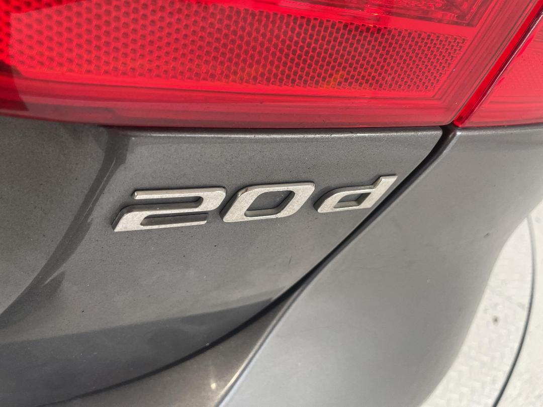 Photo '37' of Jaguar XE