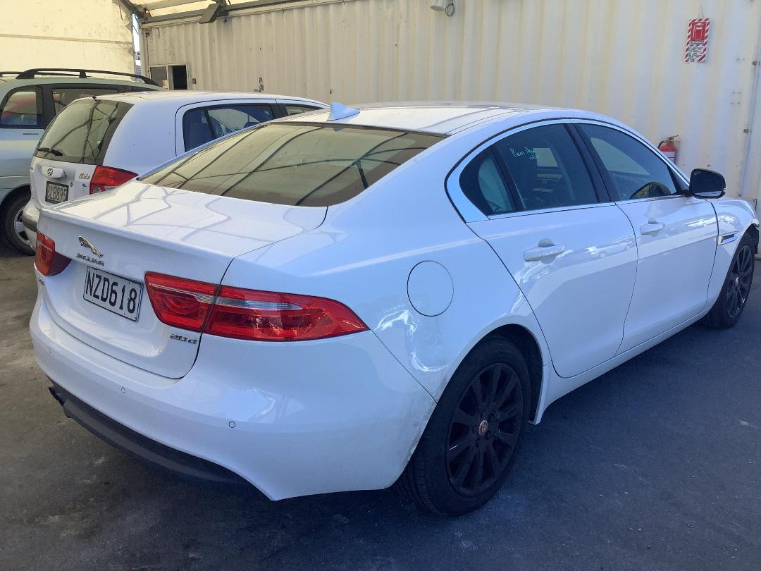 Photo '4' of Jaguar XE