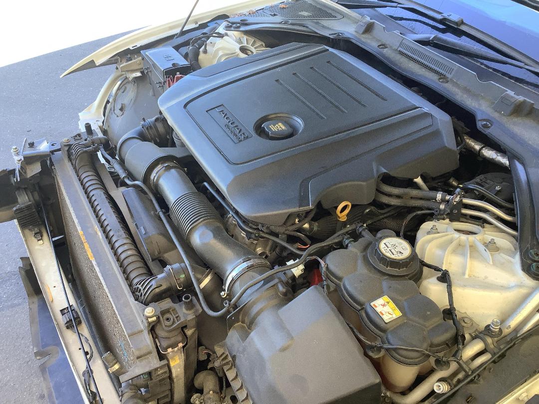 Photo '11' of Jaguar XE