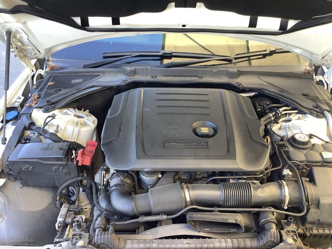 Photo '10' of Jaguar XE