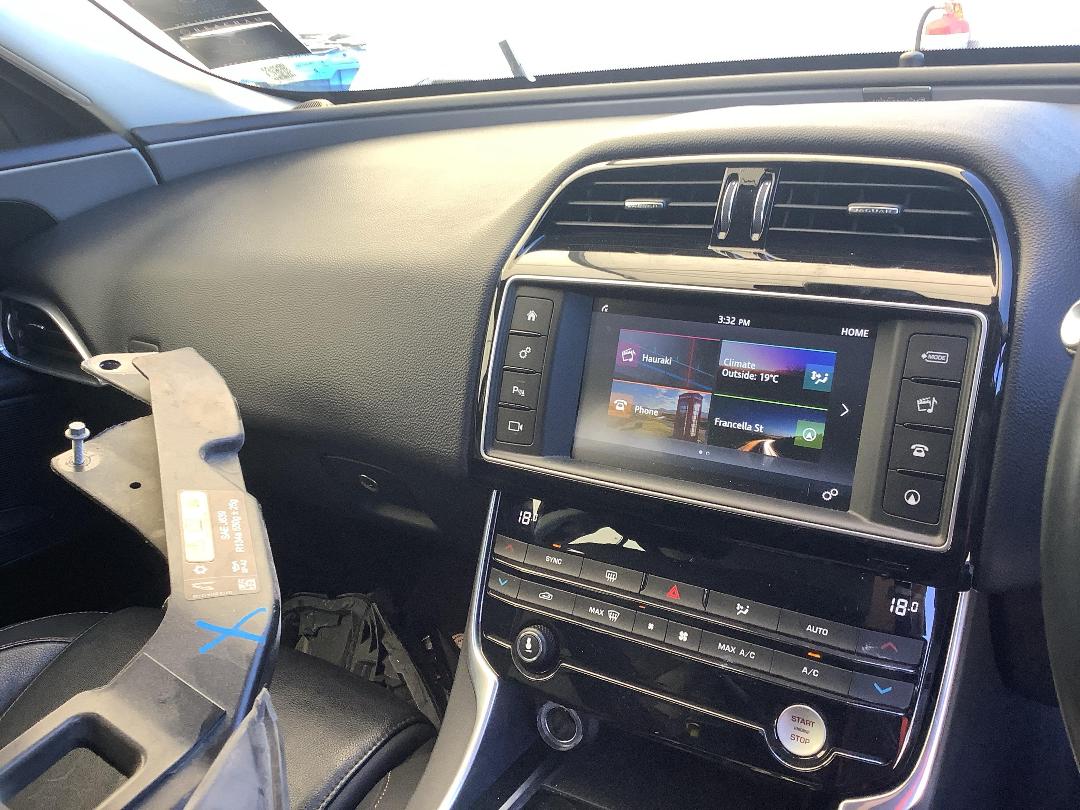 Photo '16' of Jaguar XE