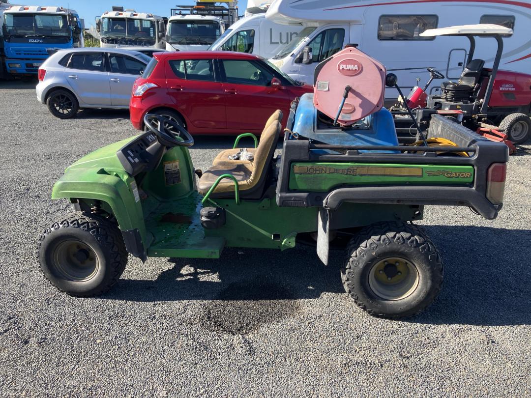 Photo '7' of JOHN DEERE TX GATOR Side by Side Photo '7' of JOHN DEERE TX GATOR Side by Side