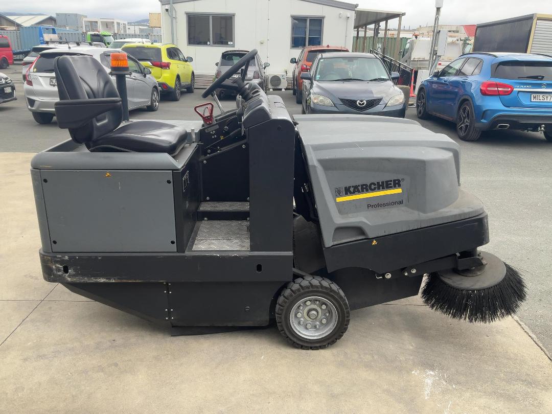 Photo '3' of Karcher KM120 250RBp Sweeper Photo '3' of Karcher KM120 250RBp Sweeper