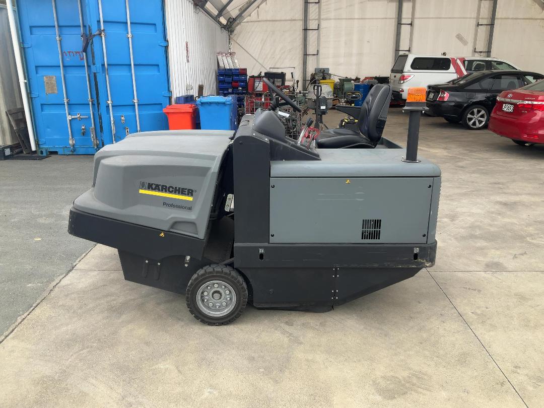 Photo '7' of Karcher KM120 250RBp Sweeper Photo '7' of Karcher KM120 250RBp Sweeper