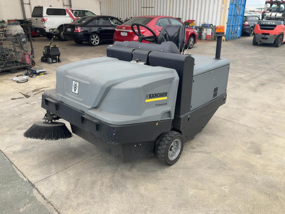 Photo '9' of Karcher KM120 250RBp Sweeper Photo '9' of Karcher KM120 250RBp Sweeper