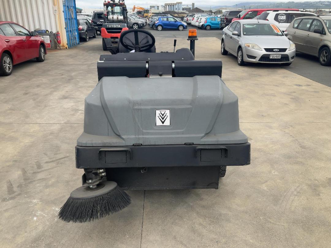 Photo '10' of Karcher KM120 250RBp Sweeper Photo '10' of Karcher KM120 250RBp Sweeper