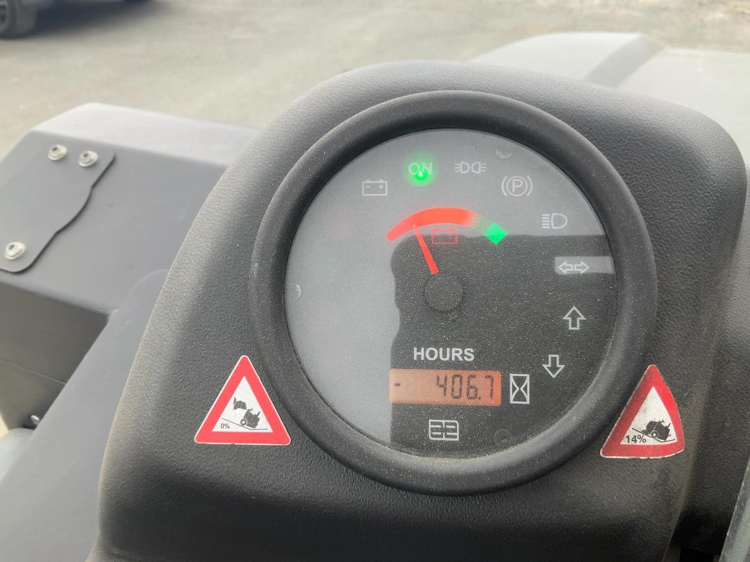 Photo '12' of Karcher KM120 250RBp Sweeper Photo '12' of Karcher KM120 250RBp Sweeper