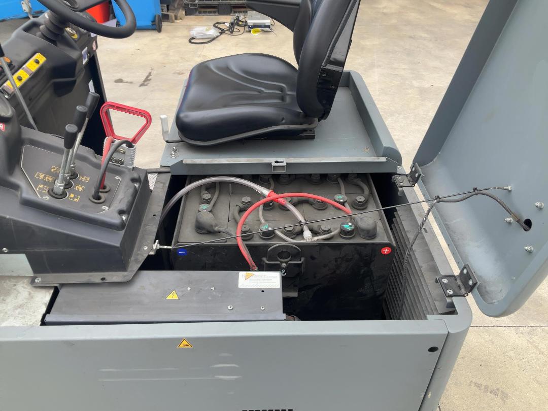 Photo '15' of Karcher KM120 250RBp Sweeper Photo '15' of Karcher KM120 250RBp Sweeper