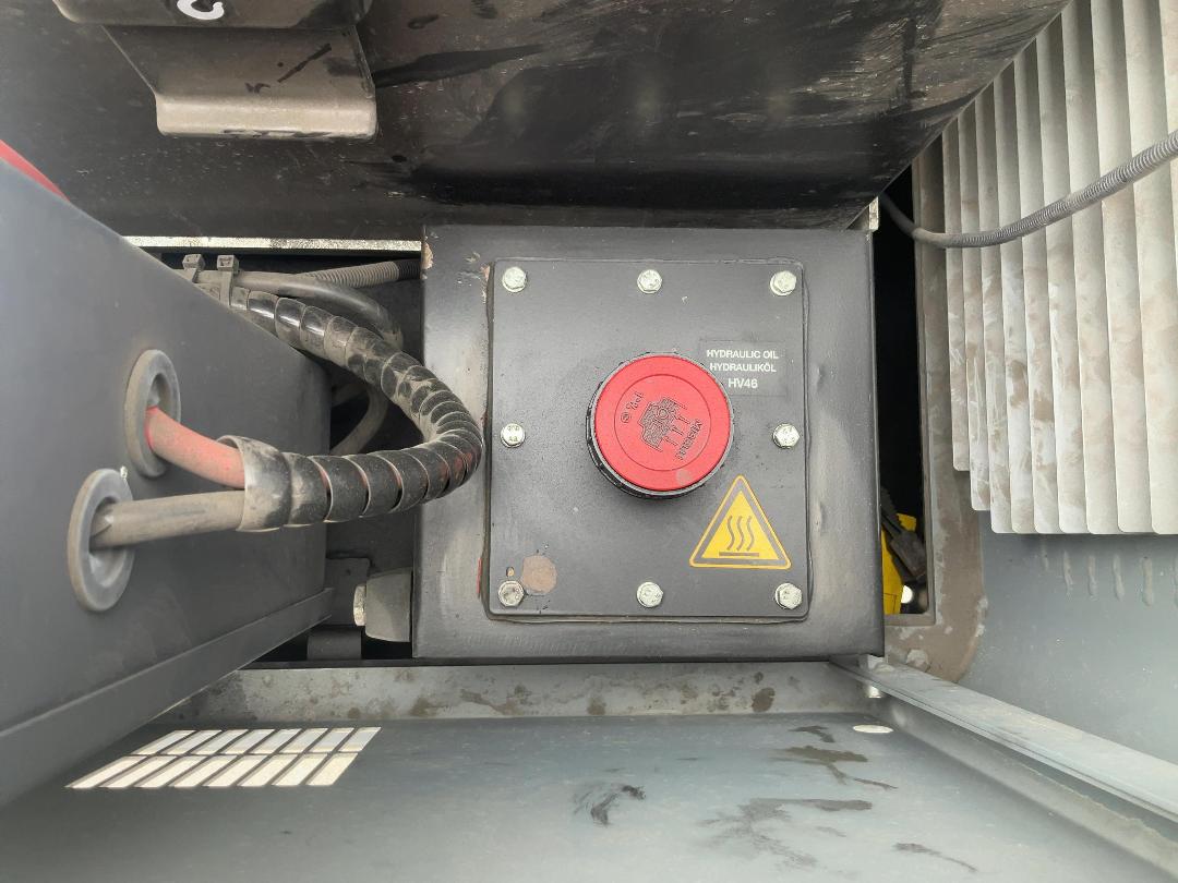 Photo '16' of Karcher KM120 250RBp Sweeper Photo '16' of Karcher KM120 250RBp Sweeper