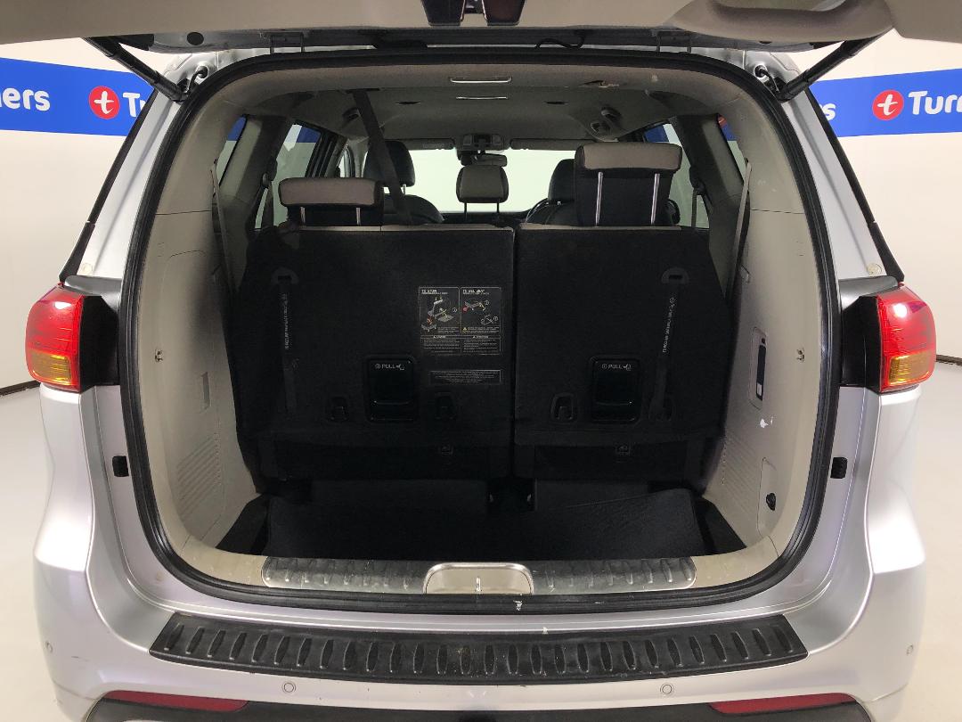 Photo '14' of KIA Carnival Photo '14' of KIA Carnival