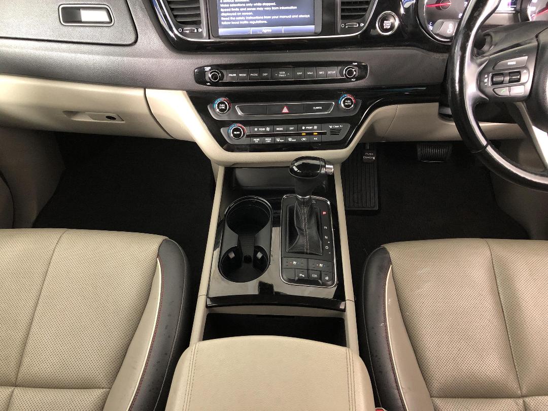 Photo '18' of KIA Carnival Photo '18' of KIA Carnival