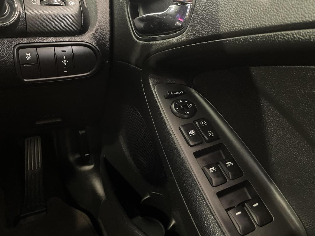 Photo '25' of KIA Cerato