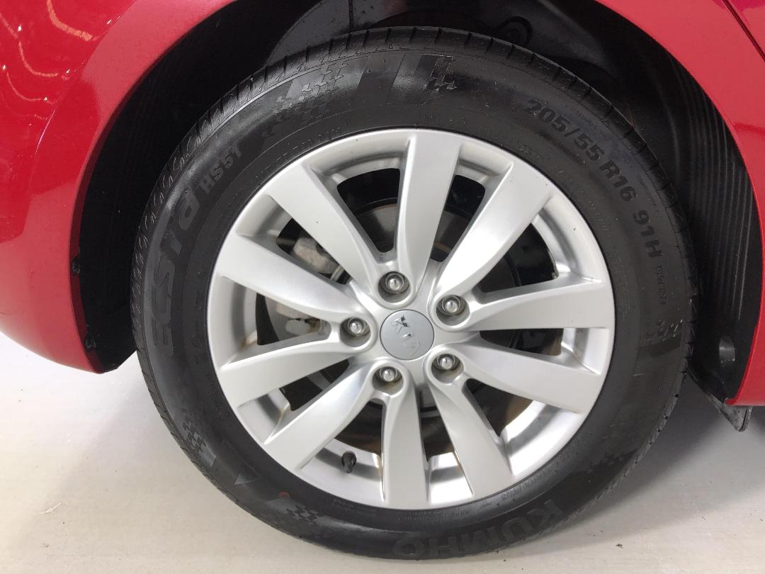 Photo '12' of KIA Cerato