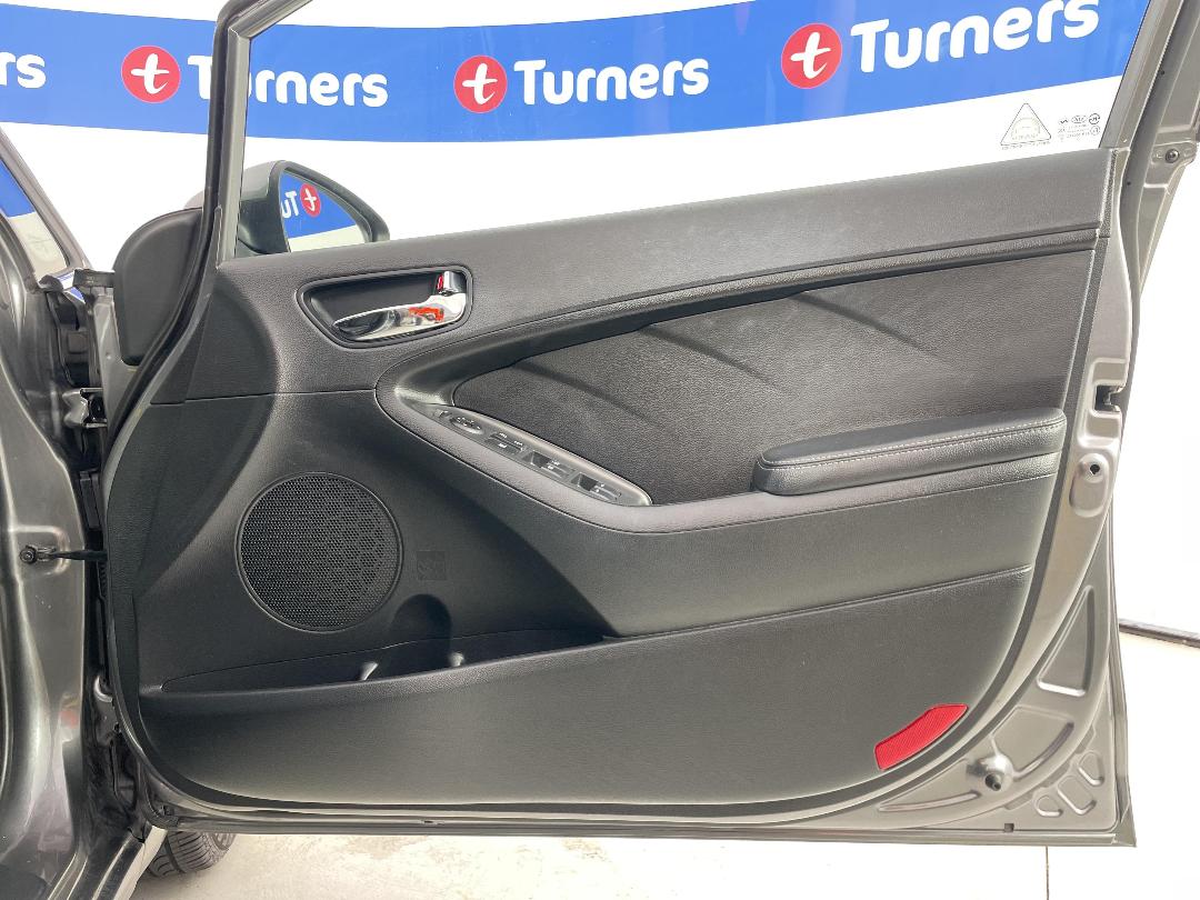 Photo '15' of KIA Cerato Photo '15' of KIA Cerato