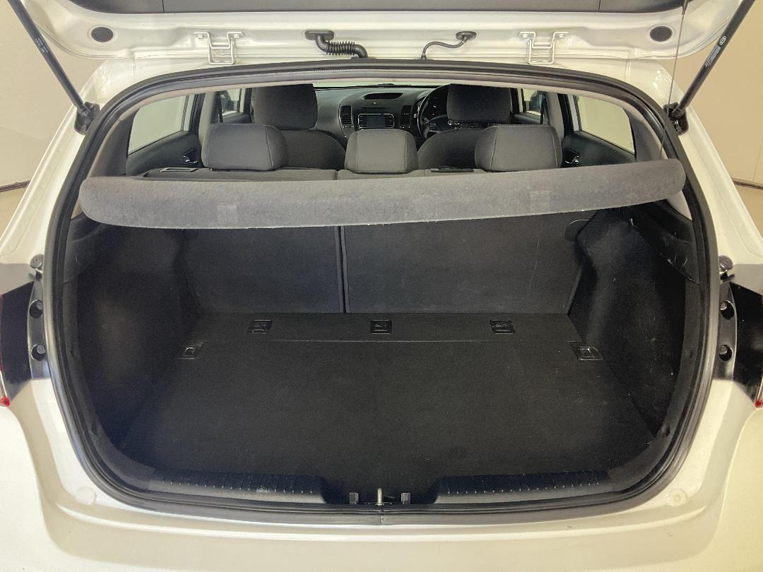 Photo '14' of KIA Cerato Photo '14' of KIA Cerato