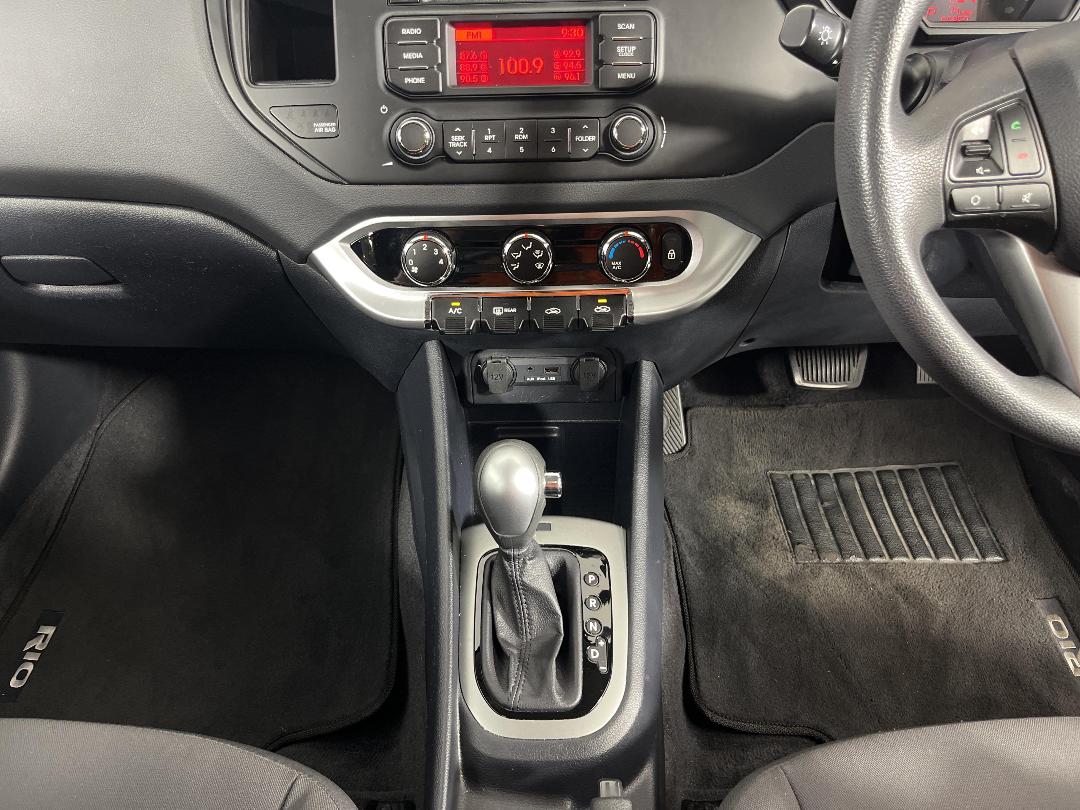 Photo '18' of KIA RIO