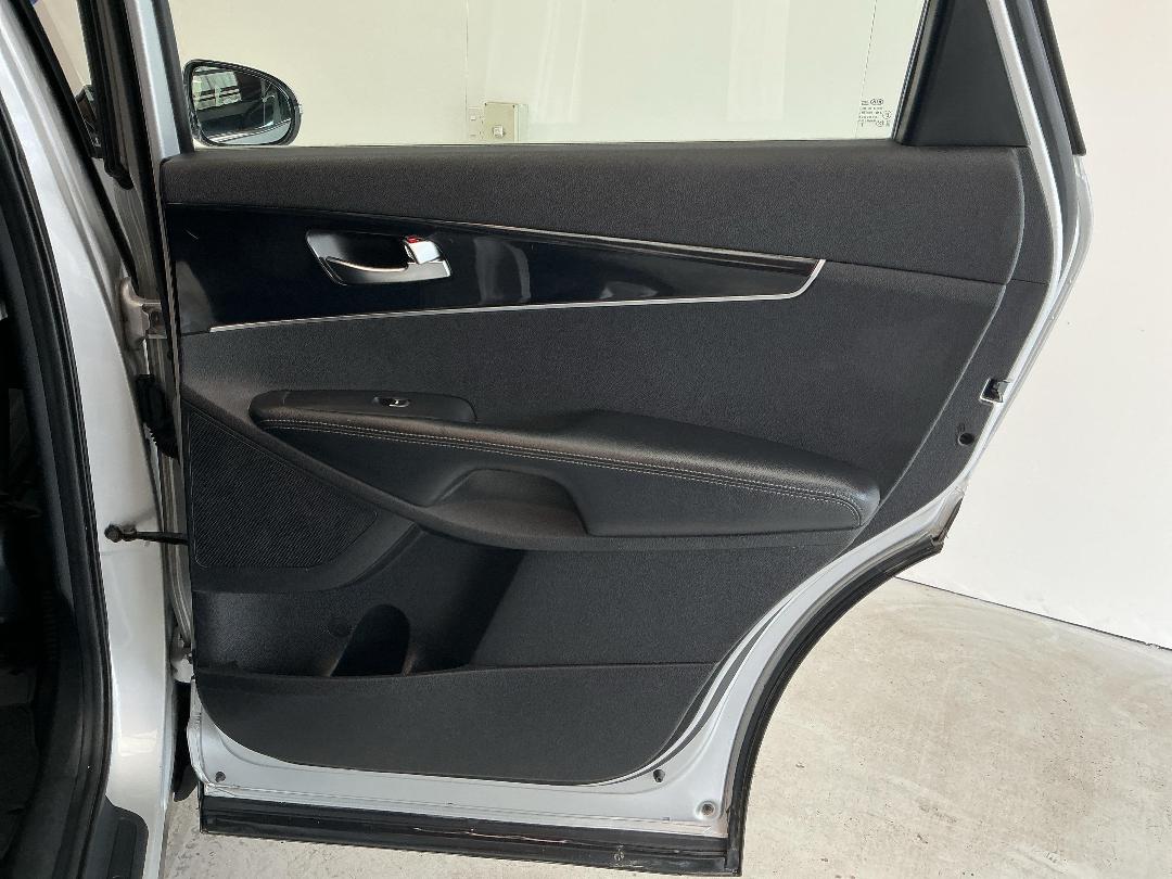 Photo '19' of KIA Sorento Photo '19' of KIA Sorento