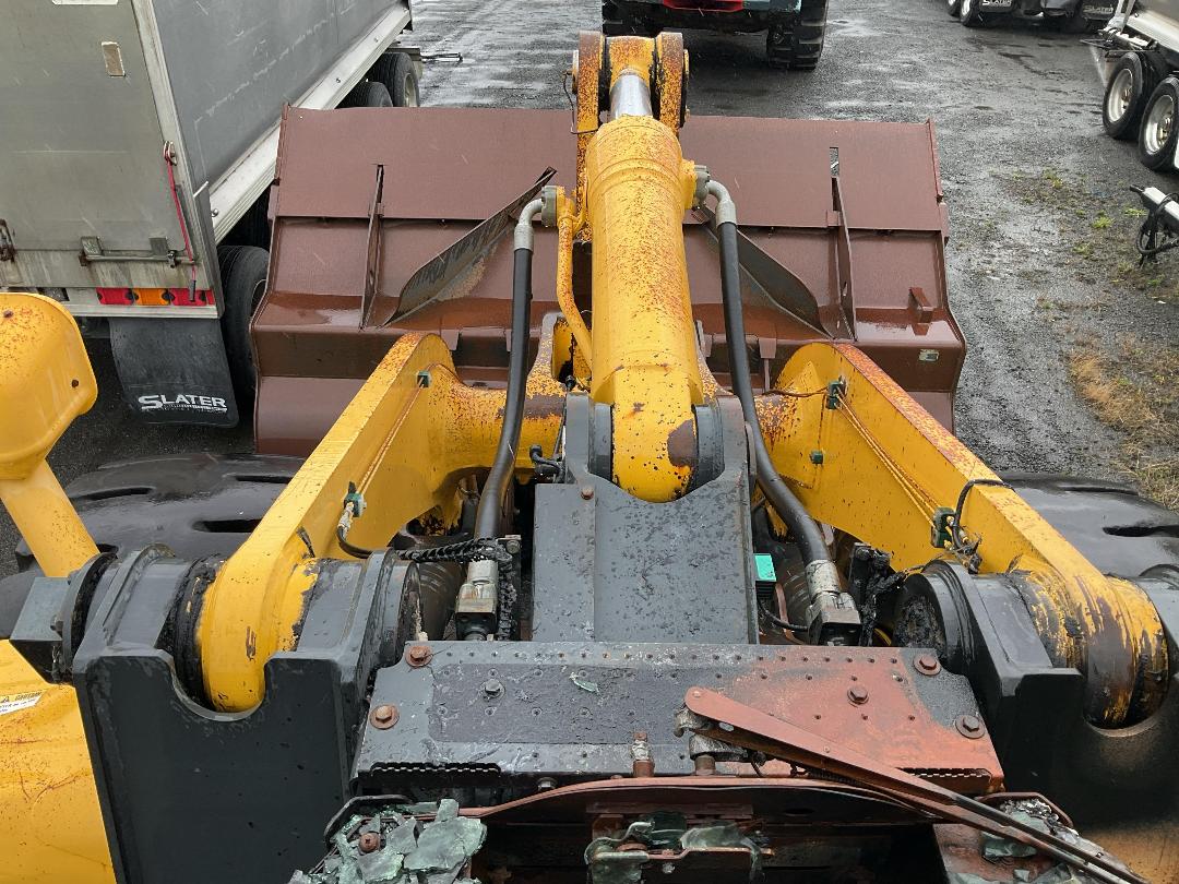 Photo '21' of Komatsu WA500-6 Excavator