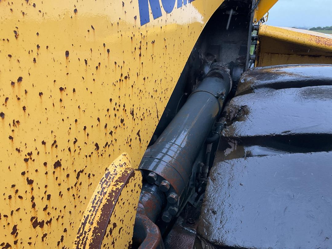 Photo '34' of Komatsu WA500-6 Excavator