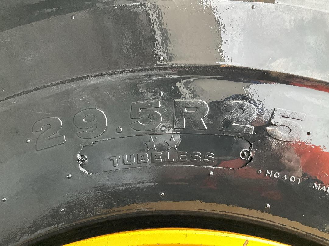 Photo '42' of Komatsu WA500-6 Excavator