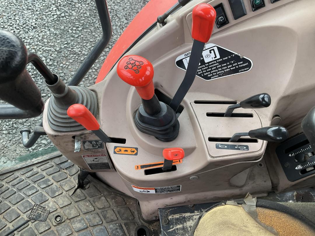 Photo '19' of Kubota M8540DTQ Tractor Photo '19' of Kubota M8540DTQ Tractor