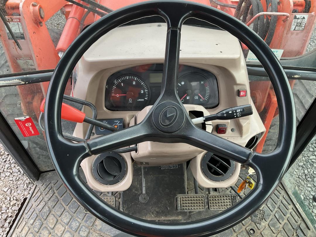 Photo '22' of Kubota M8540DTQ Tractor Photo '22' of Kubota M8540DTQ Tractor