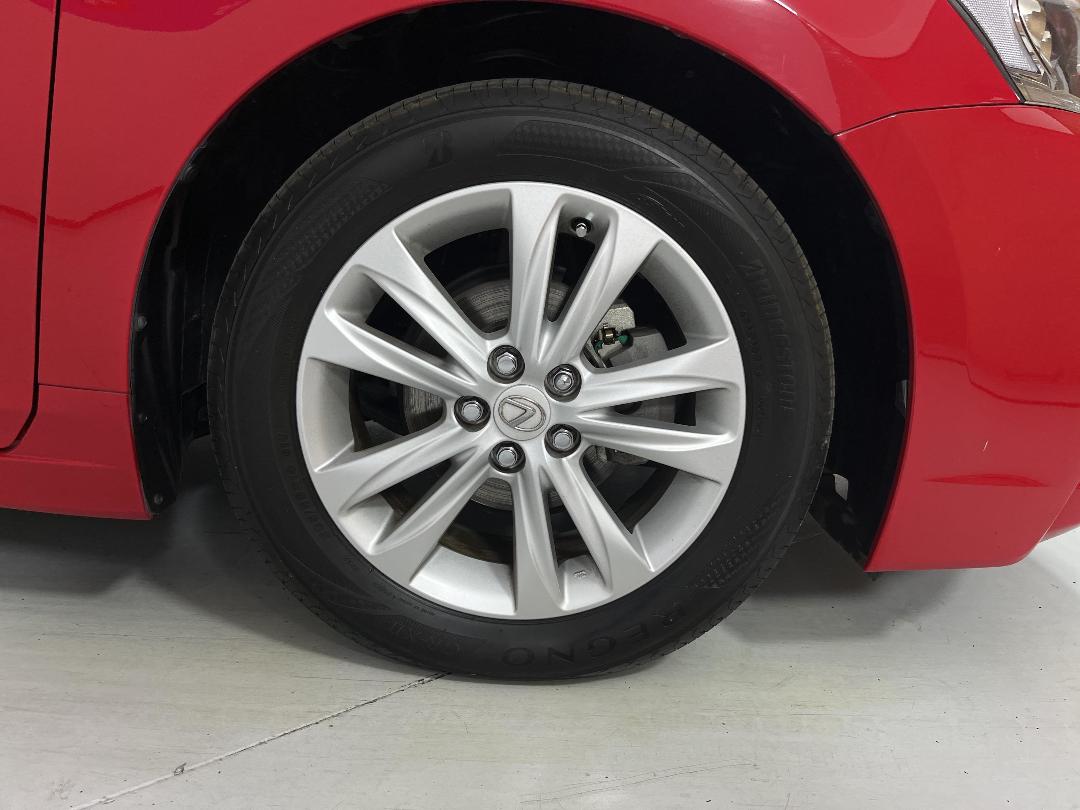 Photo '9' of Lexus CT200H