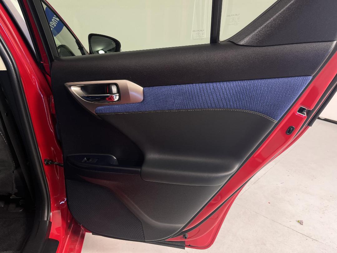 Photo '19' of Lexus CT200H