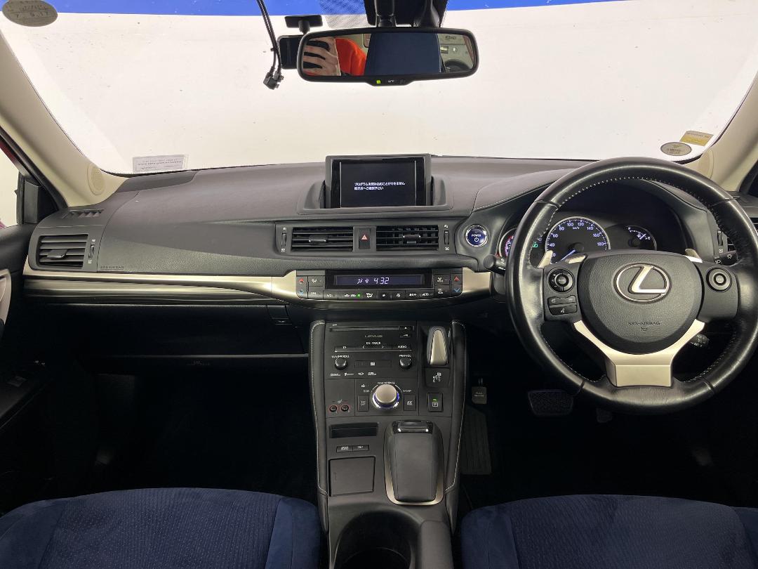 Photo '17' of Lexus CT200H